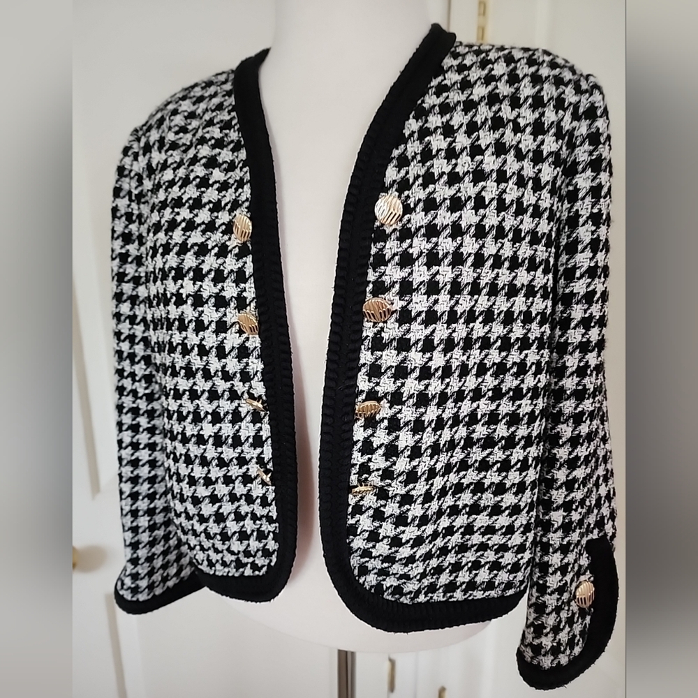 Zara Black and White Houndstooth Cropped Jacket with Gold Buttons Sz Large